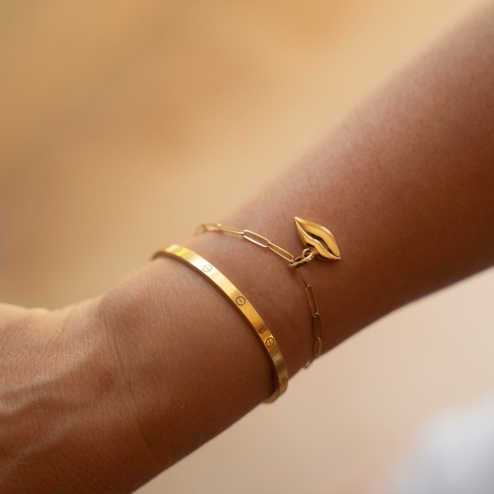 Gold Classic Kiss Charm