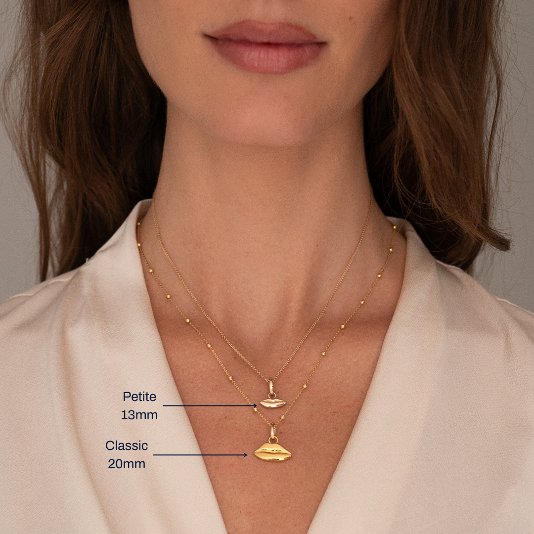 Gold Classic Kiss Charm