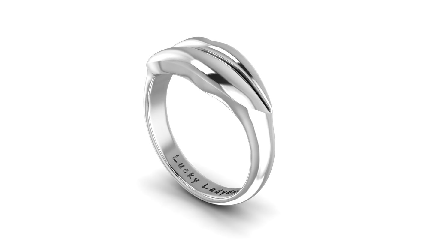 Silver Classic Kiss Ring