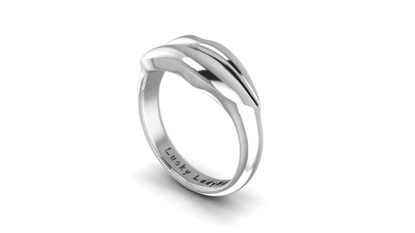 Silver Classic Kiss Ring