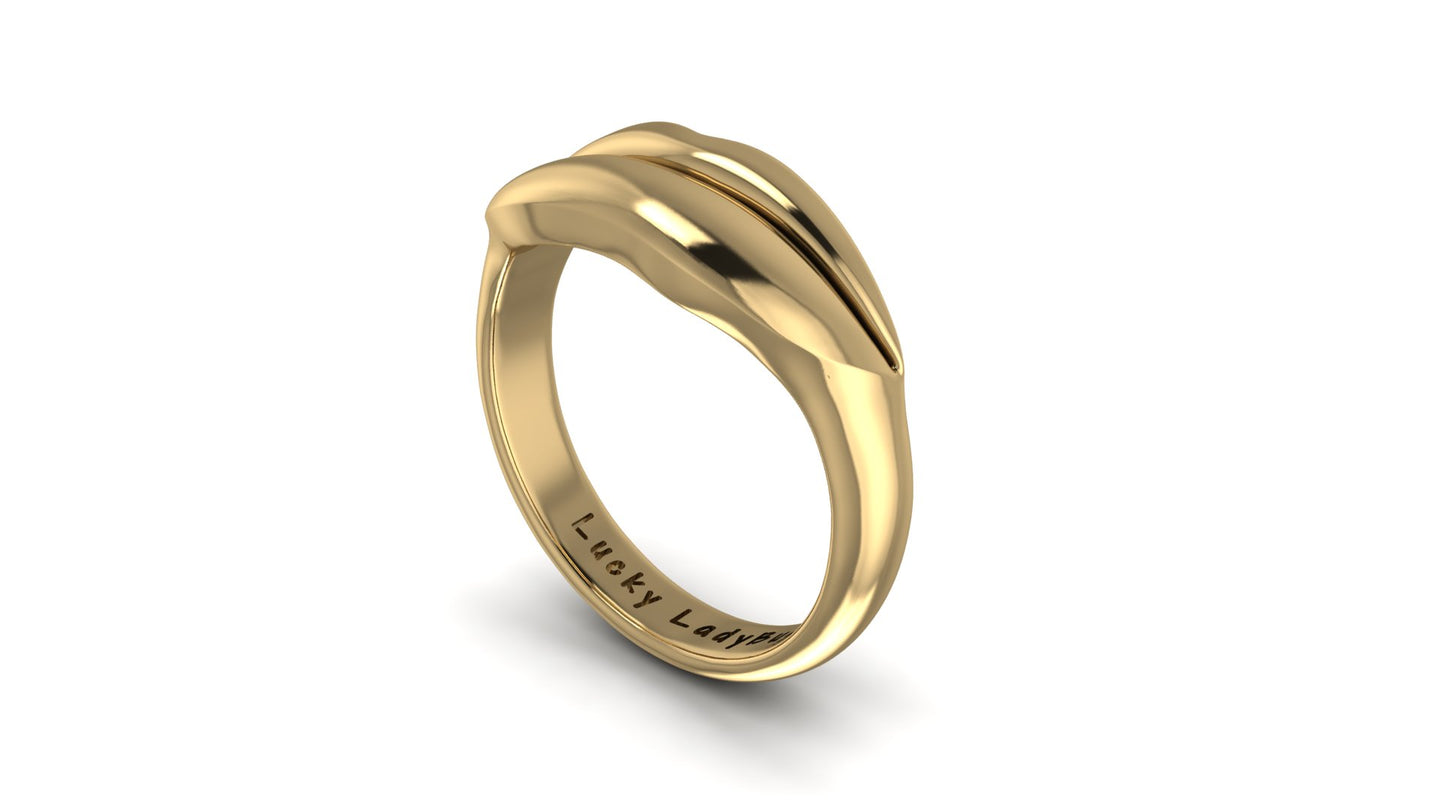 Gold Classic Kiss Ring