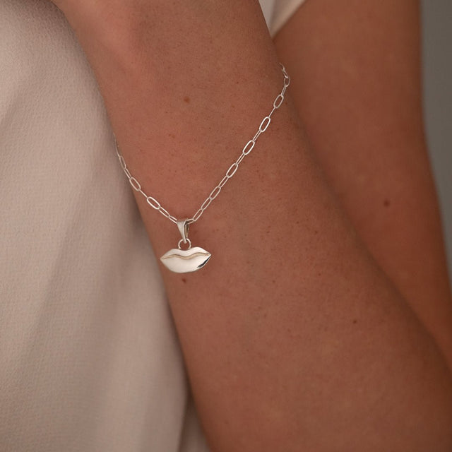 Silver Classic Kiss Charm | Custom Beautiful Meaningful Jewelry - ilMio Jewelry