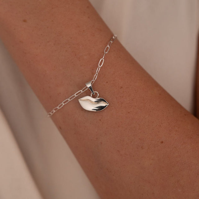Silver Classic Kiss Charm | Custom Beautiful Meaningful Jewelry - ilMio Jewelry