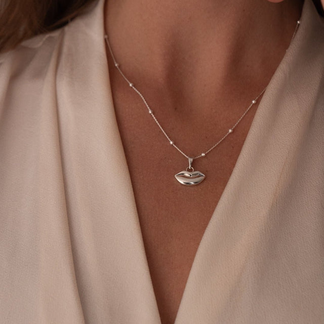 Silver Classic Kiss Charm | Custom Beautiful Meaningful Jewelry - ilMio Jewelry