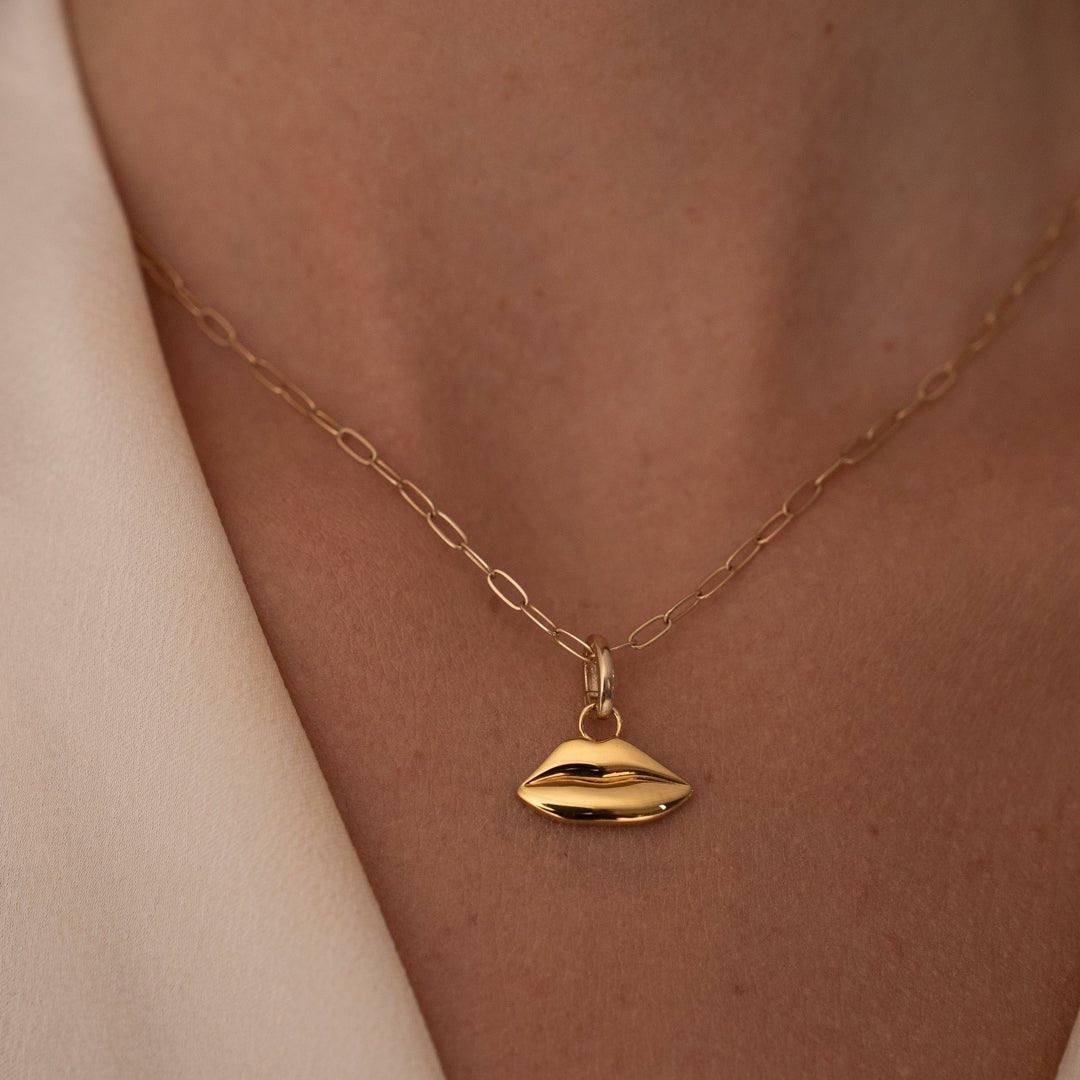 Gold Classic Kiss Charm | Custom Beautiful Meaningful Jewelry - ilMio Jewelry