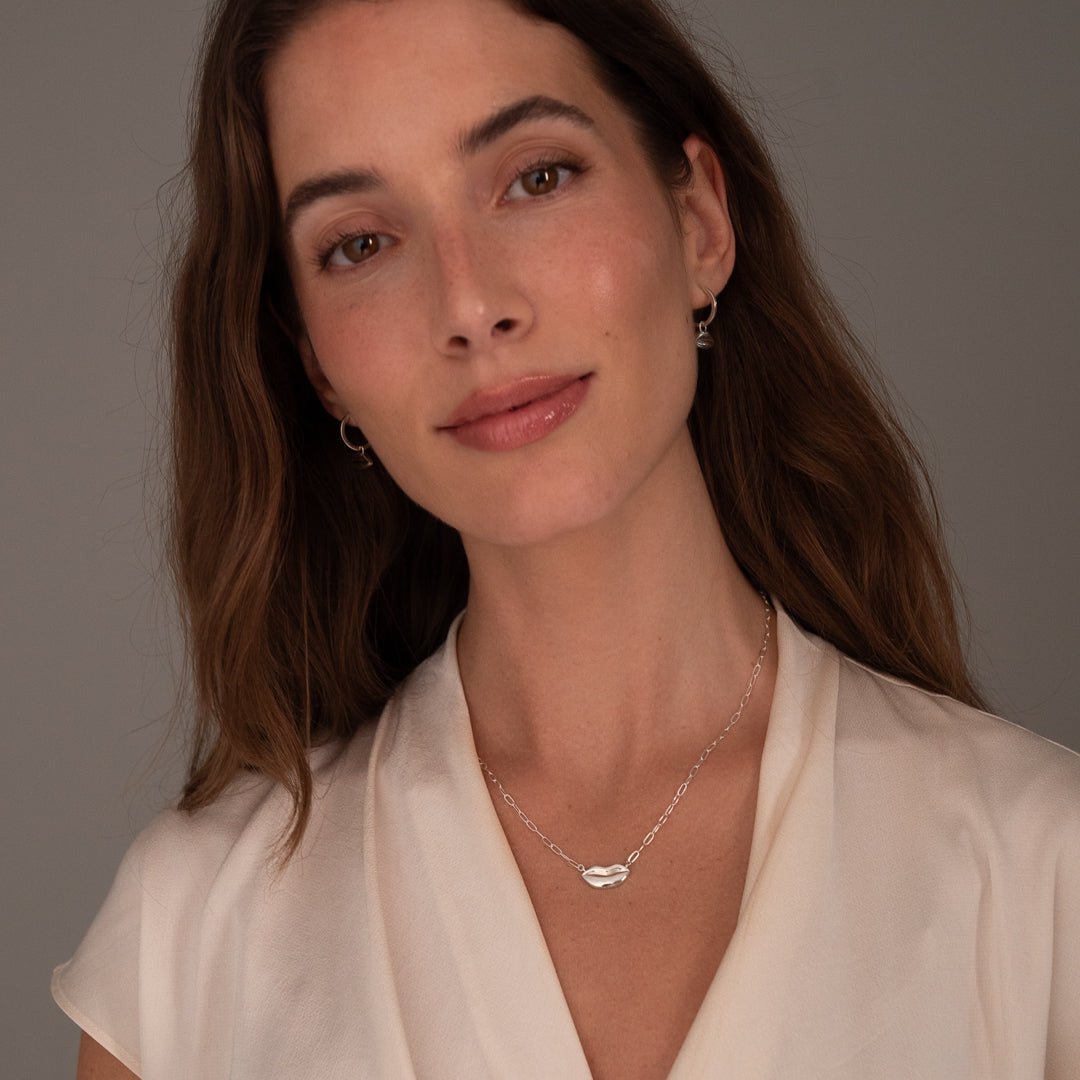 Silver Classic Kiss Necklace | Custom Beautiful Meaningful Jewelry - ilMio Jewelry