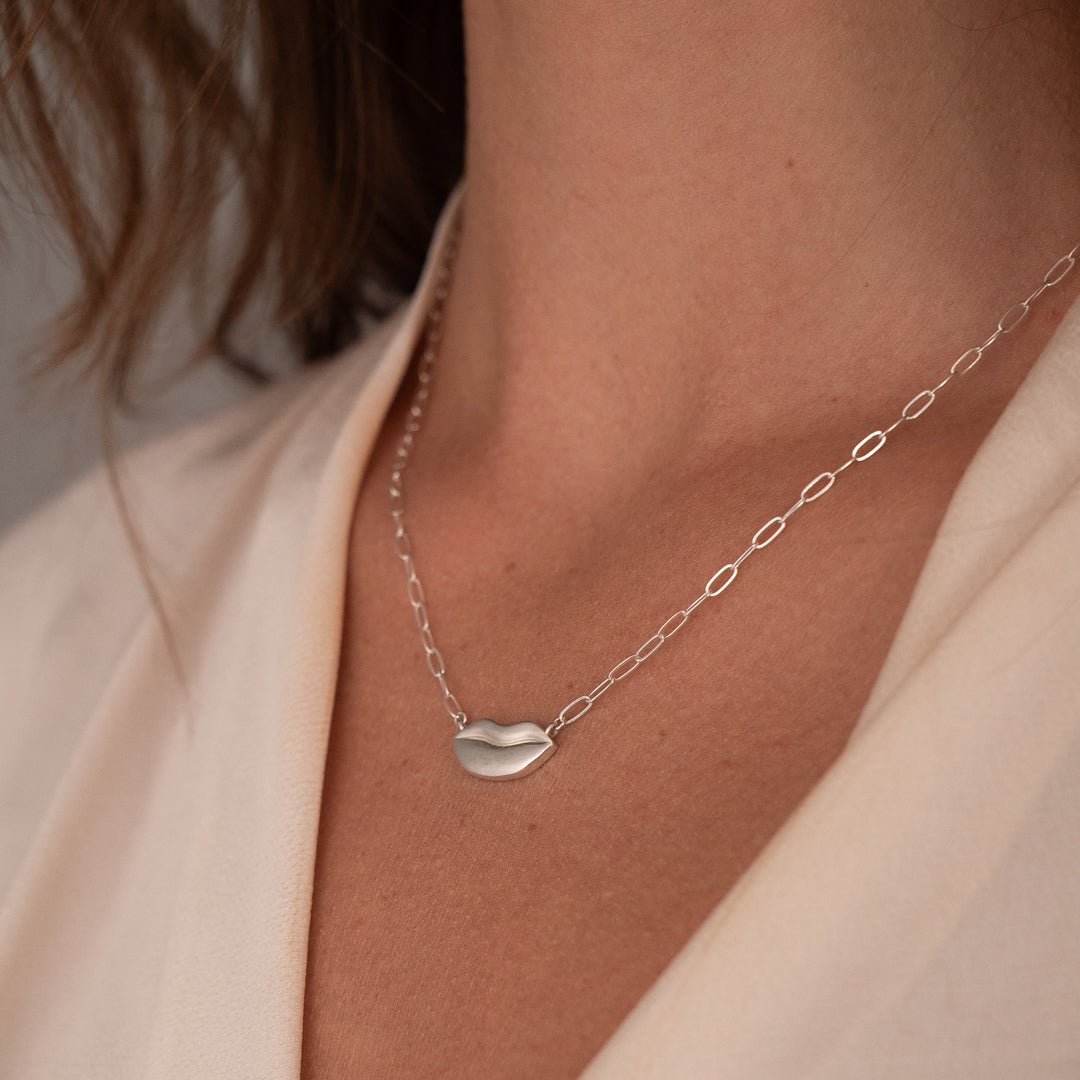 Silver Classic Kiss Necklace | Custom Beautiful Meaningful Jewelry - ilMio Jewelry