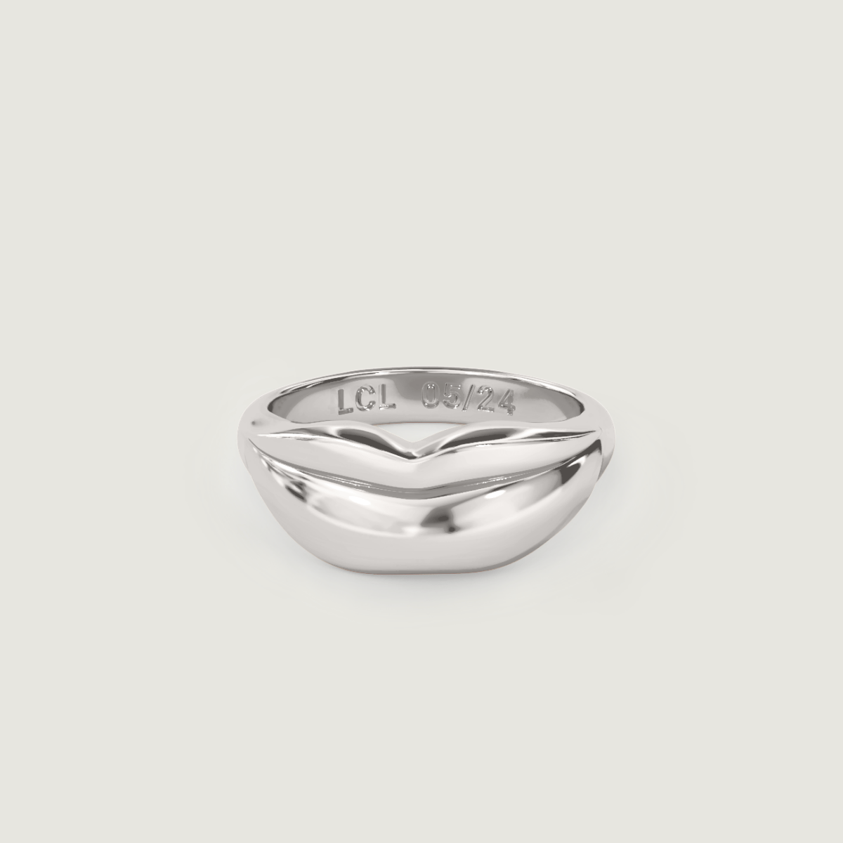Silver Classic Kiss Ring | Custom Beautiful Meaningful Jewelry - ilMio Jewelry