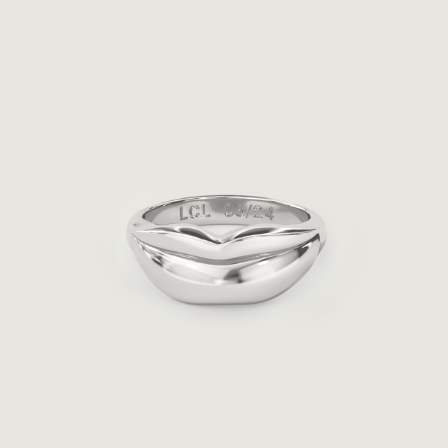Silver Classic Kiss Ring | Custom Beautiful Meaningful Jewelry - ilMio Jewelry