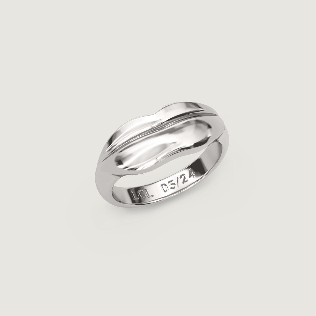 Silver Classic Kiss Ring | Custom Beautiful Meaningful Jewelry - ilMio Jewelry