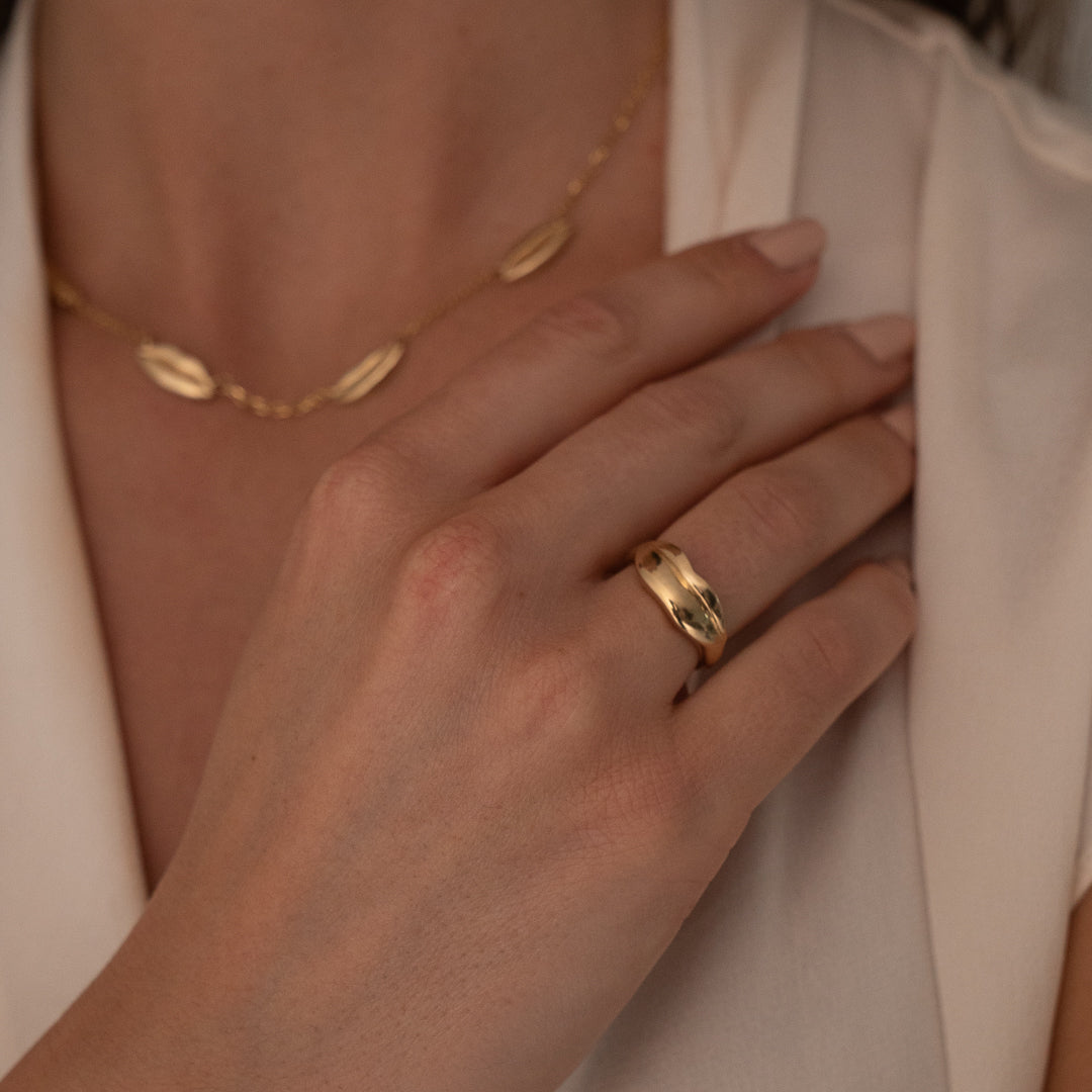 Gold Classic Kiss Ring
