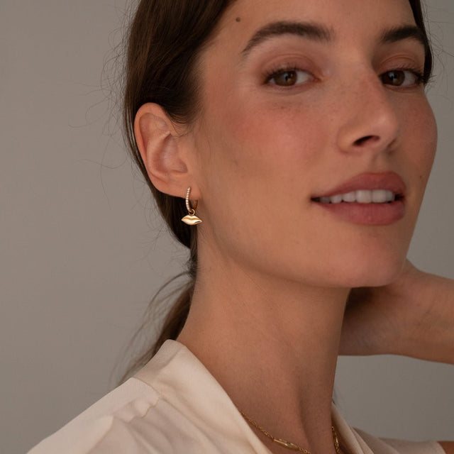 Petite Kiss Diamond Drop Earrings | Custom Beautiful Meaningful Jewelry - ilMio Jewelry