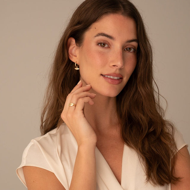 Gold Classic Kiss Ring | Custom Beautiful Meaningful Jewelry - ilMio Jewelry