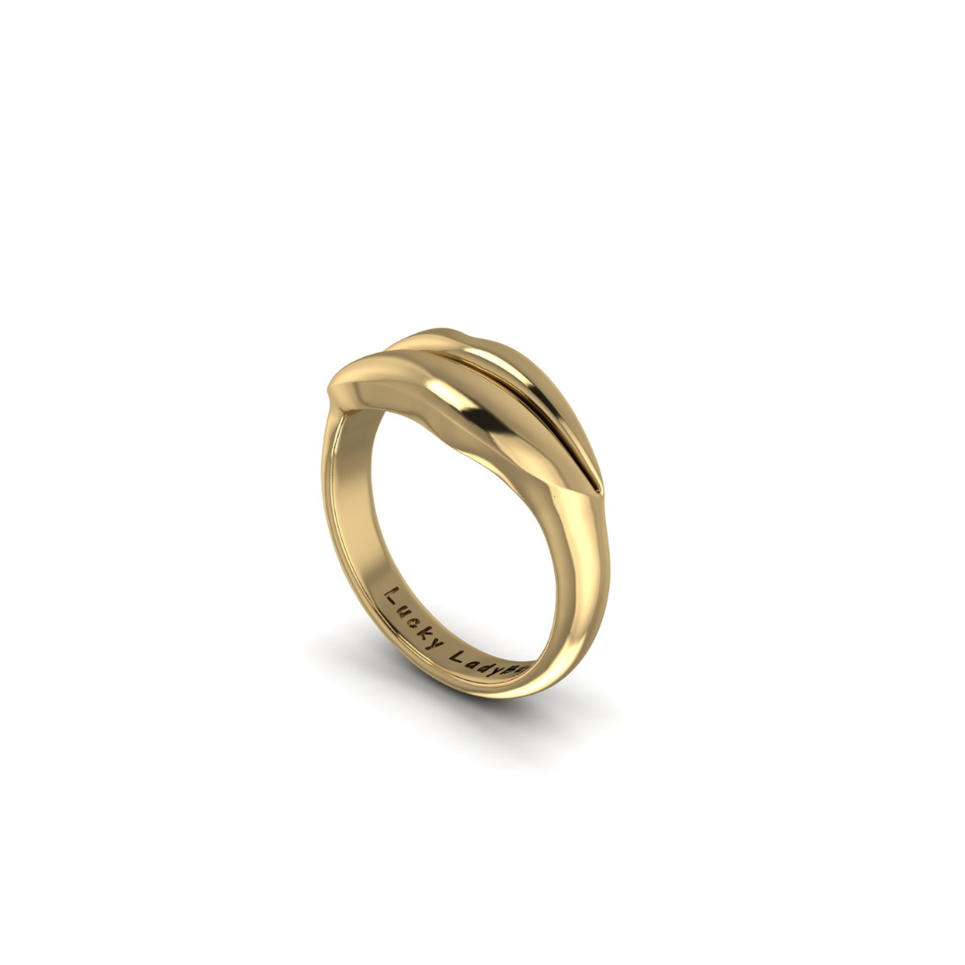 Gold Classic Kiss Ring