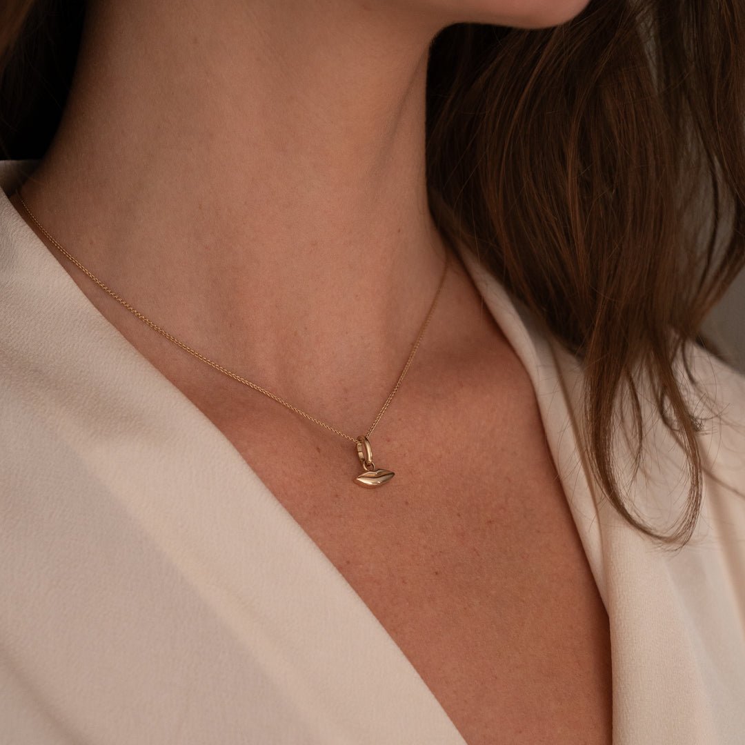 Gold Petite Kiss Charm | Custom Beautiful Meaningful Jewelry - ilMio Jewelry