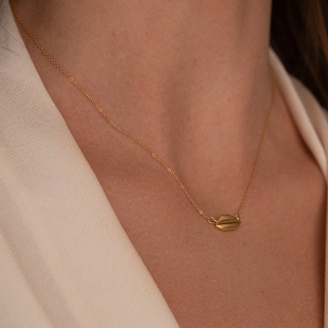 Gold Petite Kiss Necklace | Custom Beautiful Meaningful Jewelry - ilMio Jewelry