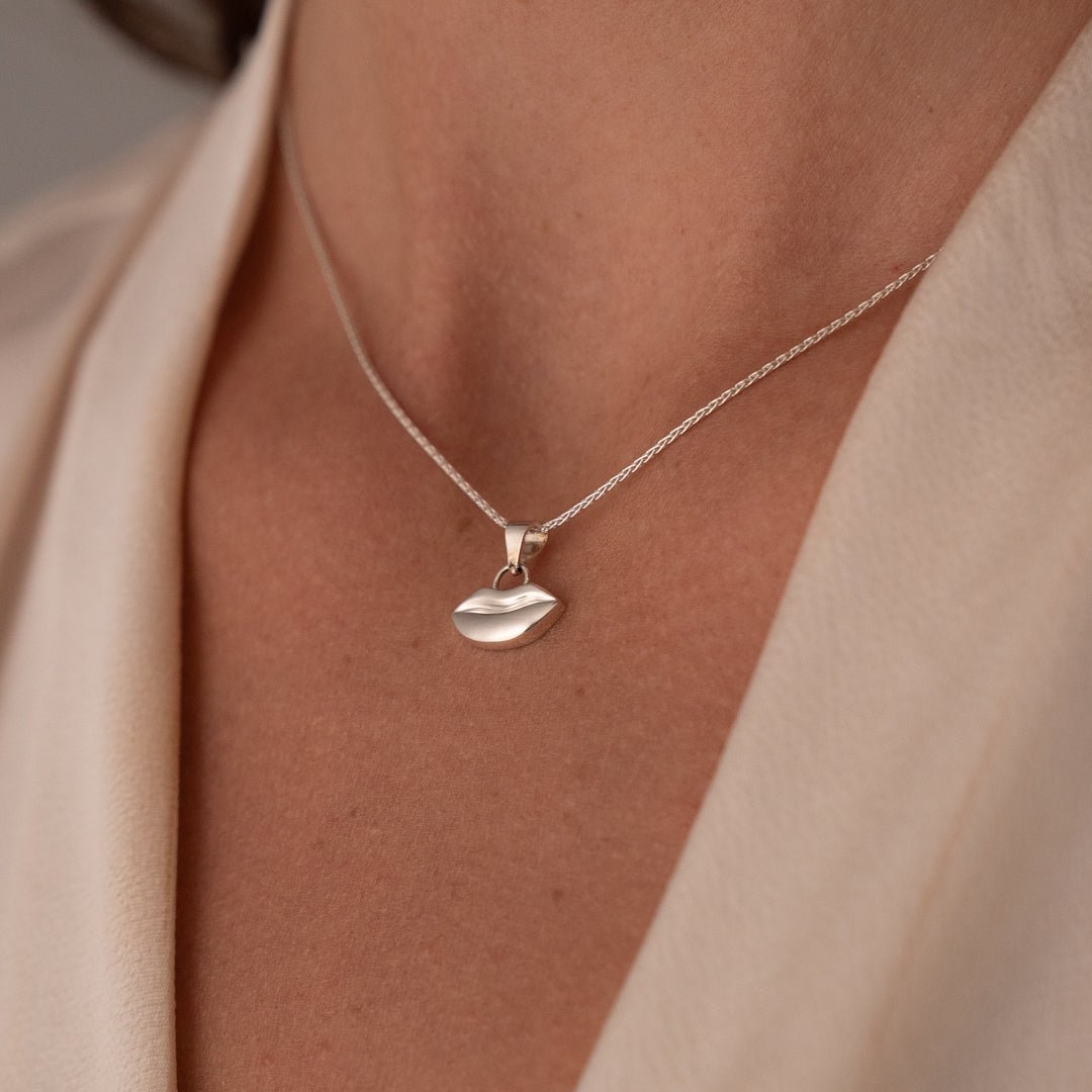 Silver Petite Kiss Charm | Custom Beautiful Meaningful Jewelry - ilMio Jewelry