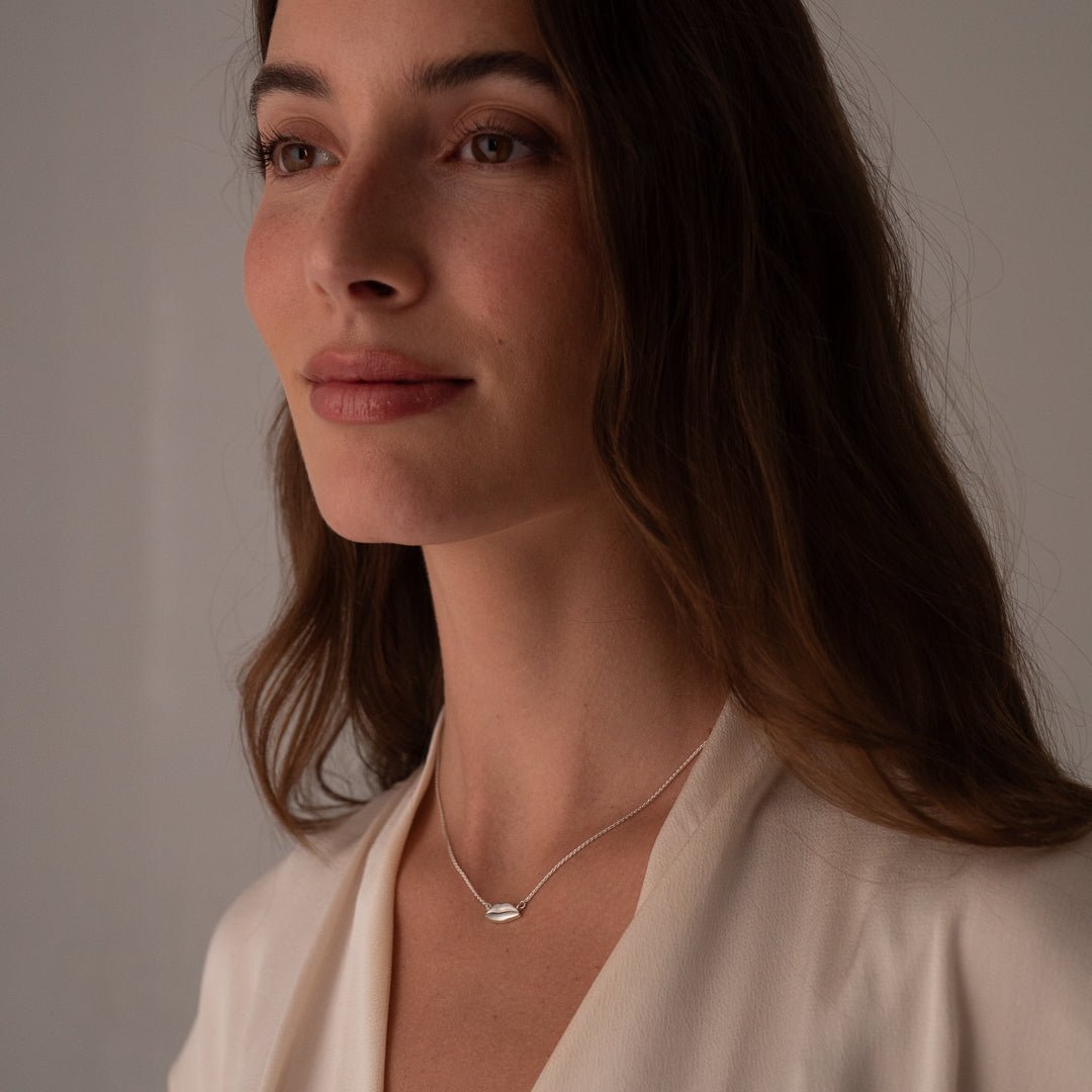 Silver Petite Kiss Necklace | Custom Beautiful Meaningful Jewelry - ilMio Jewelry