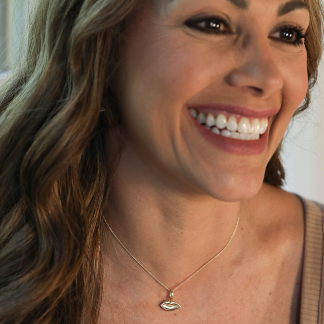 Gold Classic Kiss Charm | Custom Beautiful Meaningful Jewelry - ilMio Jewelry