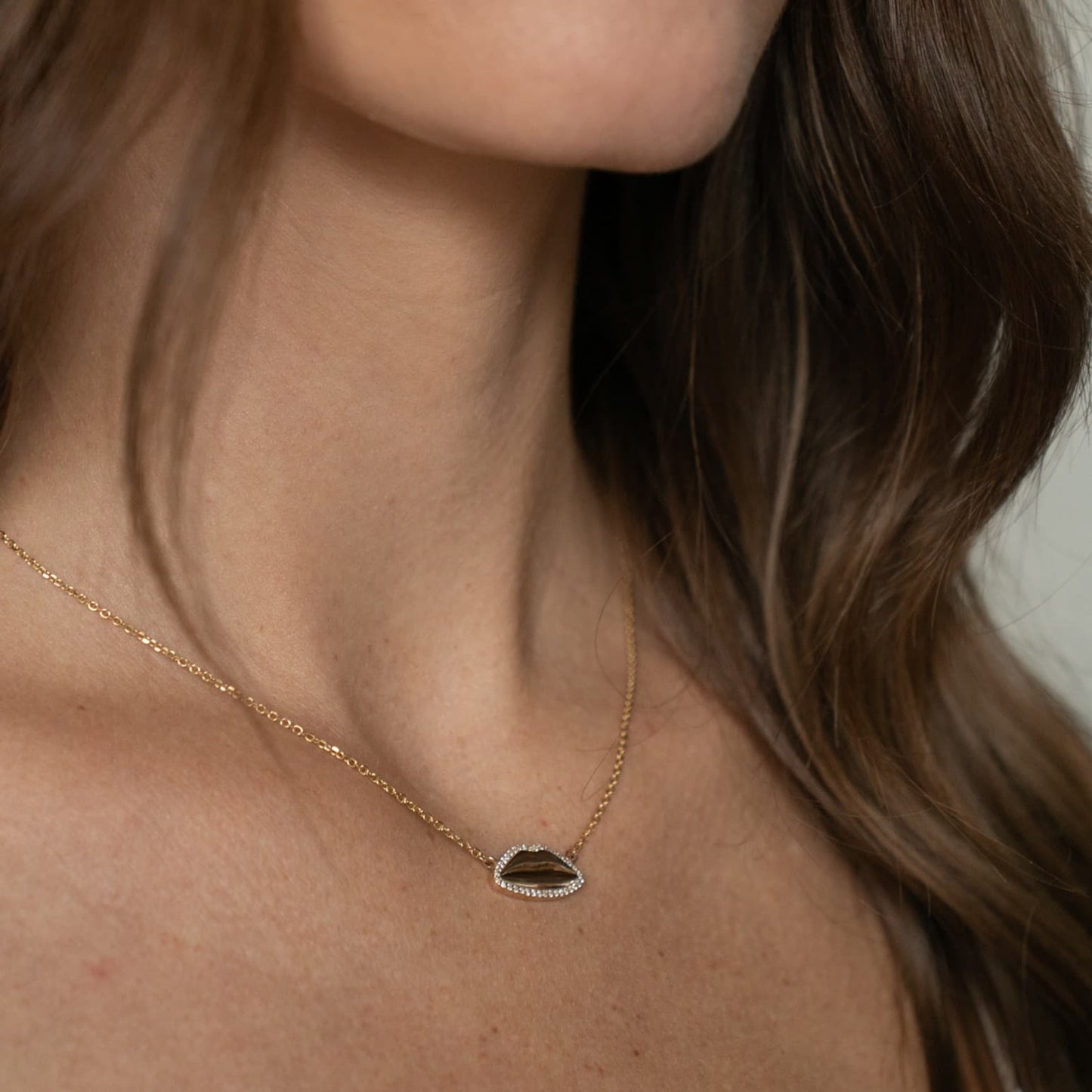 Diamond Halo Classic Kiss Necklace | Custom Beautiful Meaningful Jewelry - ilMio Jewelry