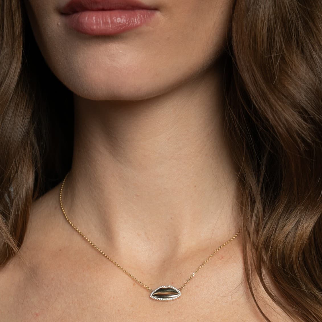 Diamond Halo Classic Kiss Necklace | Custom Beautiful Meaningful Jewelry - ilMio Jewelry