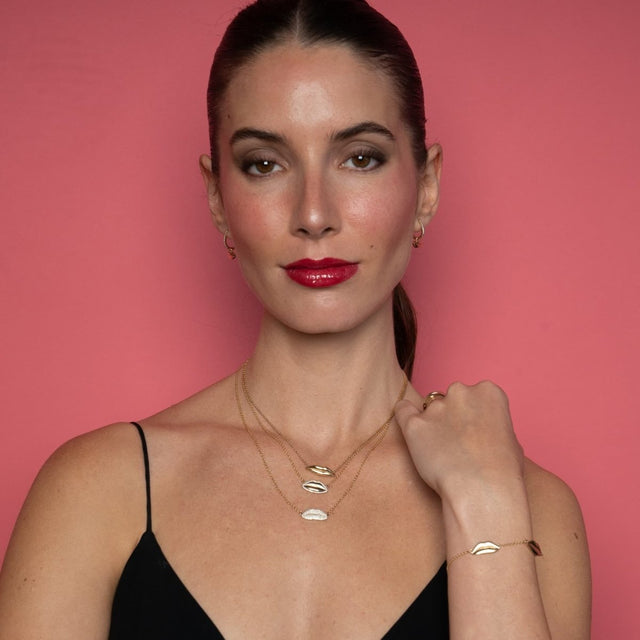 Diamond Halo Classic Kiss Necklace | Custom Beautiful Meaningful Jewelry - ilMio Jewelry