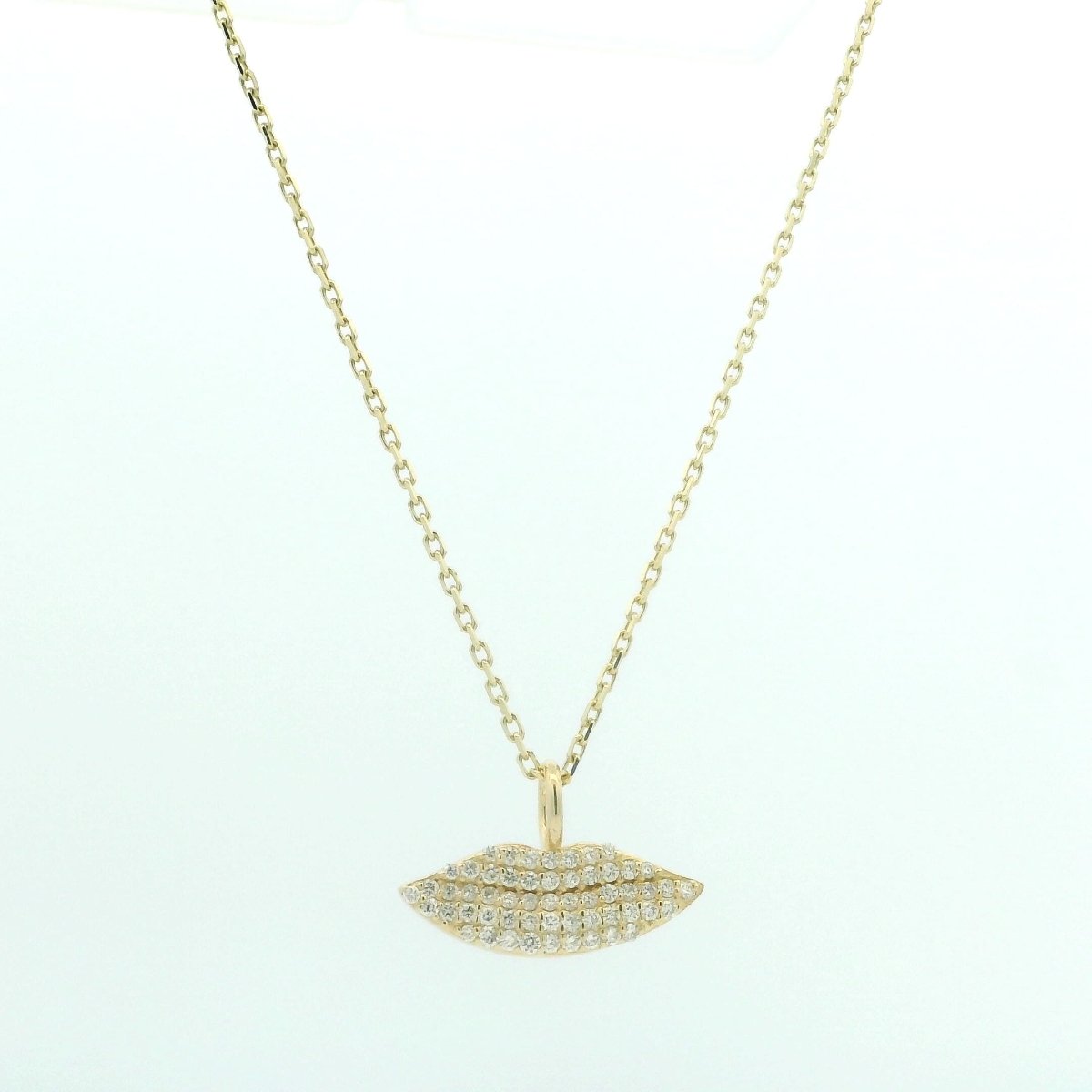 Diamond Pave Classic Kiss Charm | Custom Beautiful Meaningful Jewelry - ilMio Jewelry