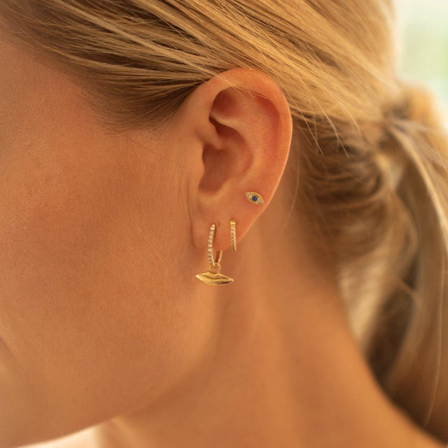 Petite Kiss Diamond Drop Earrings | Custom Beautiful Meaningful Jewelry - ilMio Jewelry